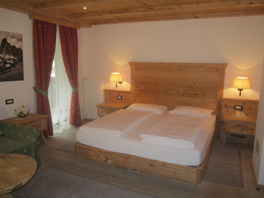 Hotel Corona Krone Sëlva di Val Gardena Værelse billede